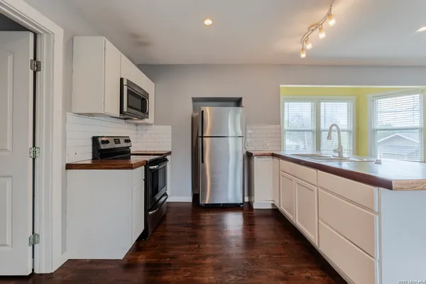 $1,050 | 1015 North Palmetto, Unit 3, San Antonio, TX 78202