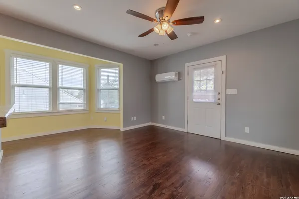 $1,050 | 1015 North Palmetto, Unit 3, San Antonio, TX 78202