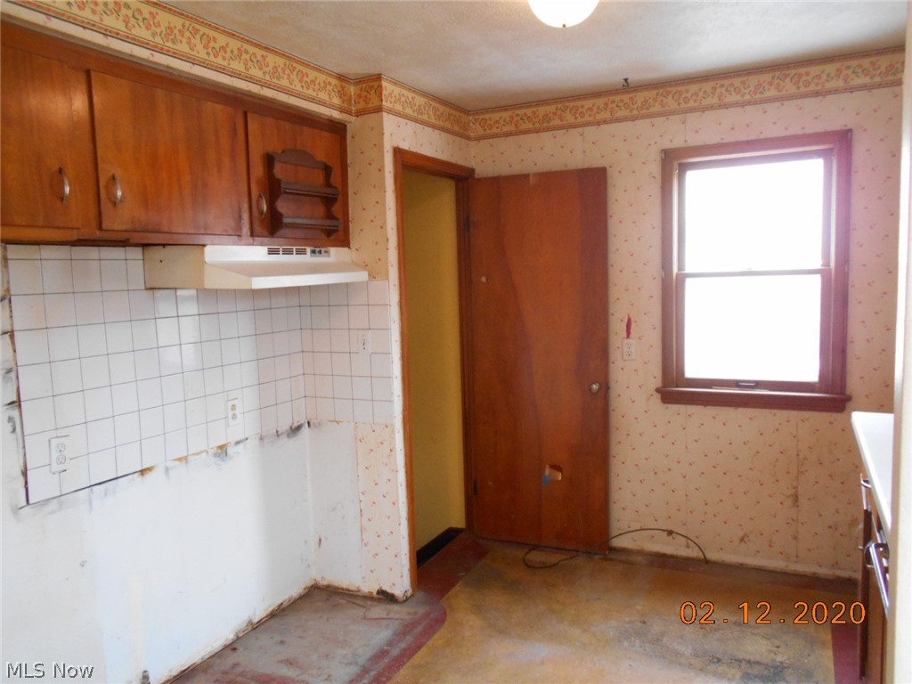 943 Learidge Road Cleveland, OH 44124 - Photo 9 of 16