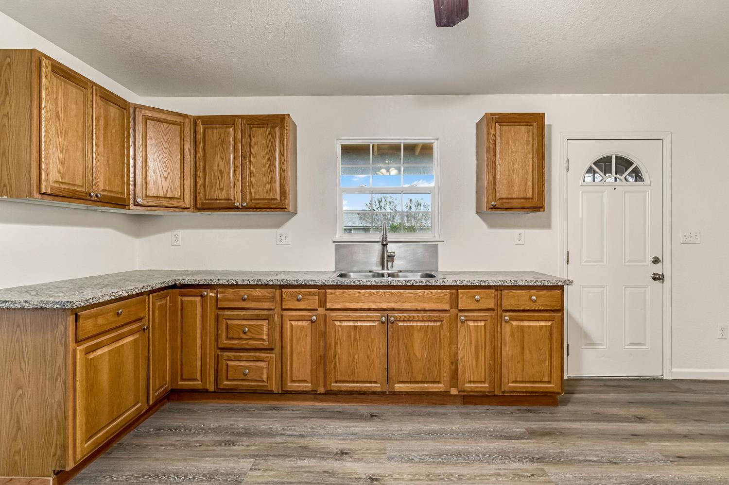 430 South 6th Street Fowler, CA 93625 - Photo 12 of 32