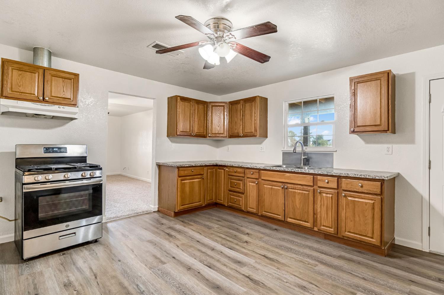 430 South 6th Street Fowler, CA 93625 - Photo 13 of 32