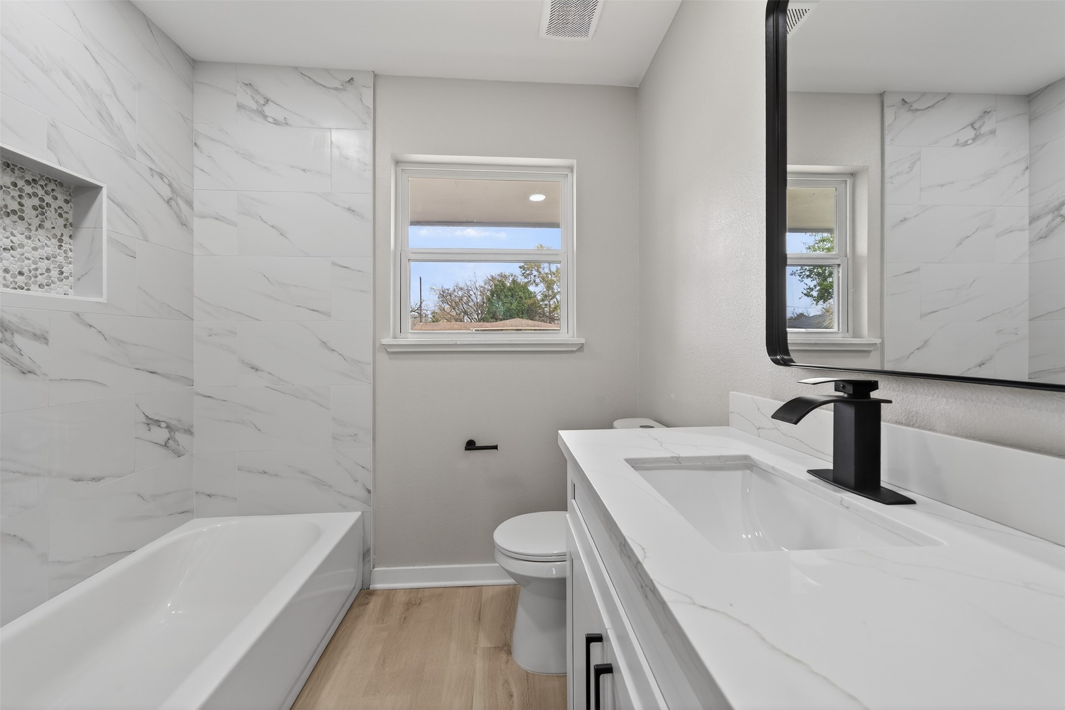 6026 Ridgeway Drive Houston, TX 77033 - Photo 17 of 27 a bathroom with a sink a toilet and a bathtub
