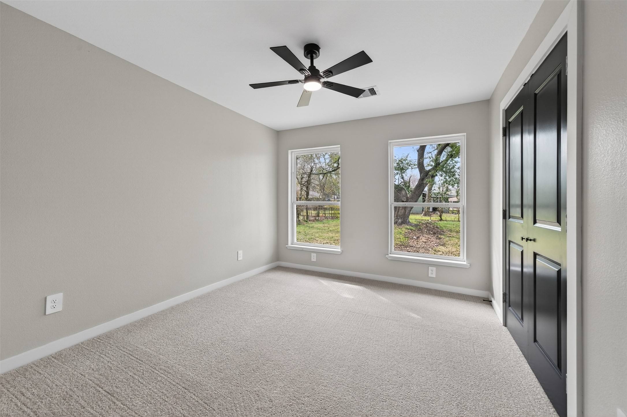 6026 Ridgeway Drive Houston, TX 77033 - Photo 18 of 27 a view of a livingroom with a ceiling fan and window