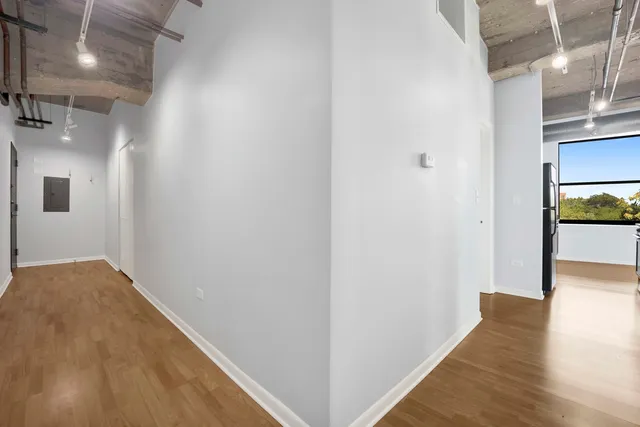 $299,999 | 1550 South Blue Island Avenue, Unit 403, Chicago, IL 60608