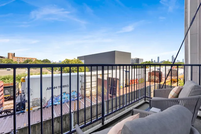 $299,999 | 1550 South Blue Island Avenue, Unit 403, Chicago, IL 60608