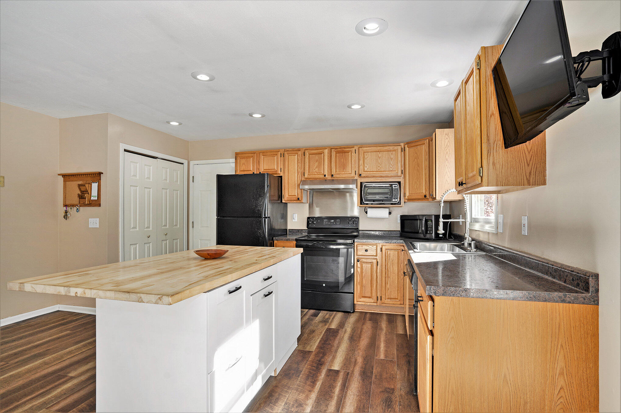 2218 Fairfield Road Portage, MI 49002 - Photo 6 of 25 007_jbs07812