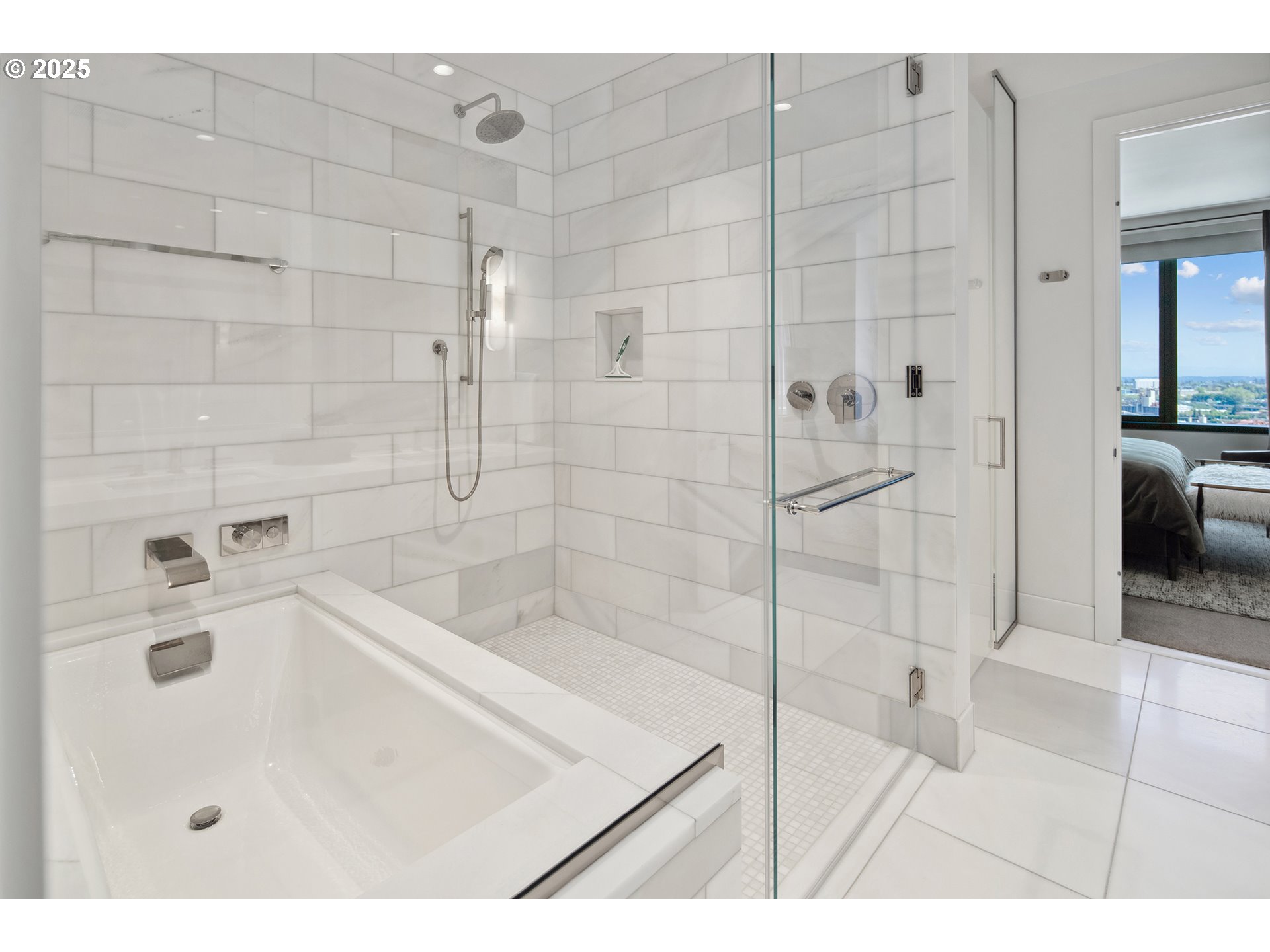 550 Southwest 10th Avenue, Unit 2306 Portland, OR 97205 - Photo 21 of 41