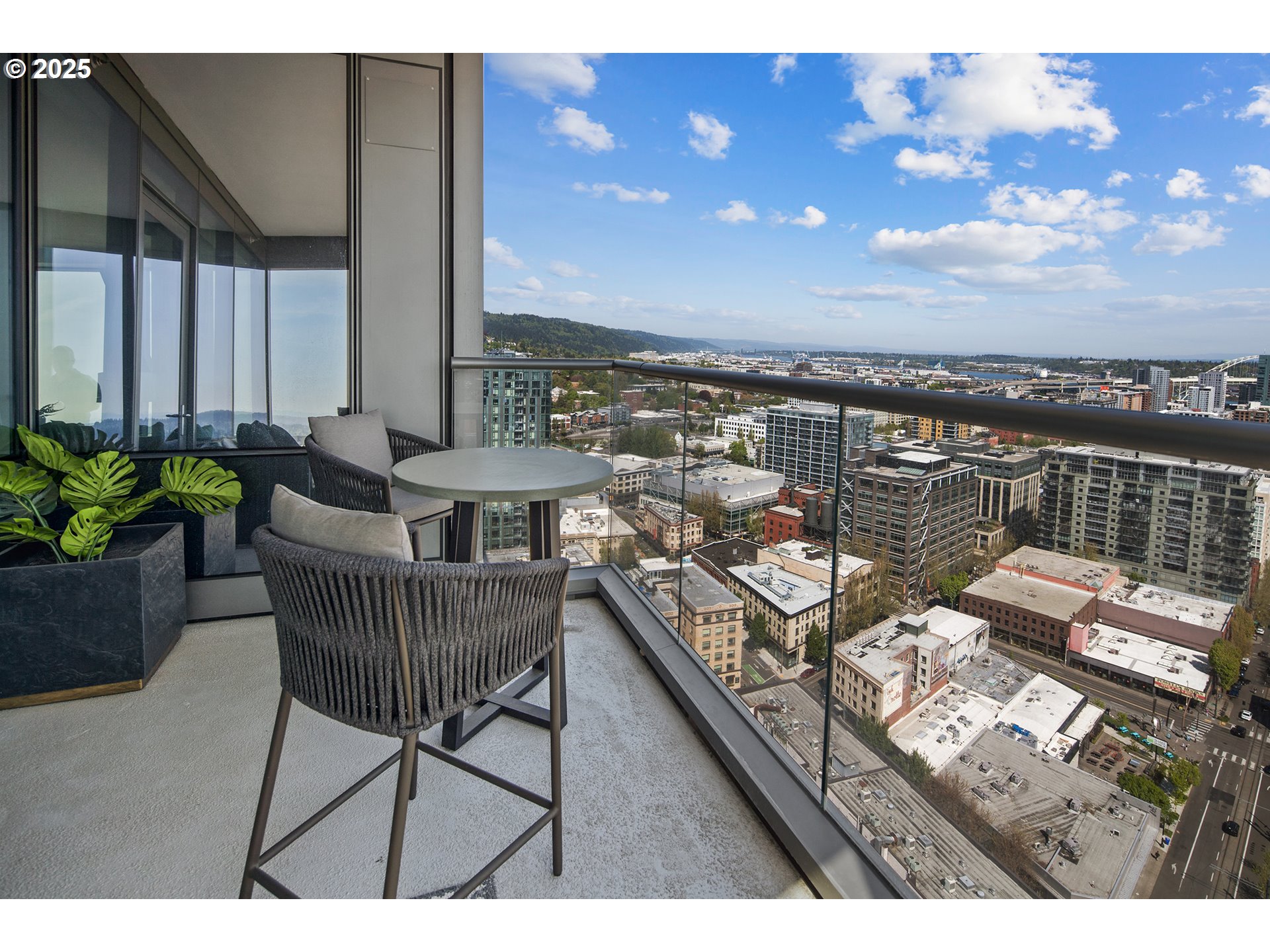 550 Southwest 10th Avenue, Unit 2306 Portland, OR 97205 - Photo 27 of 41