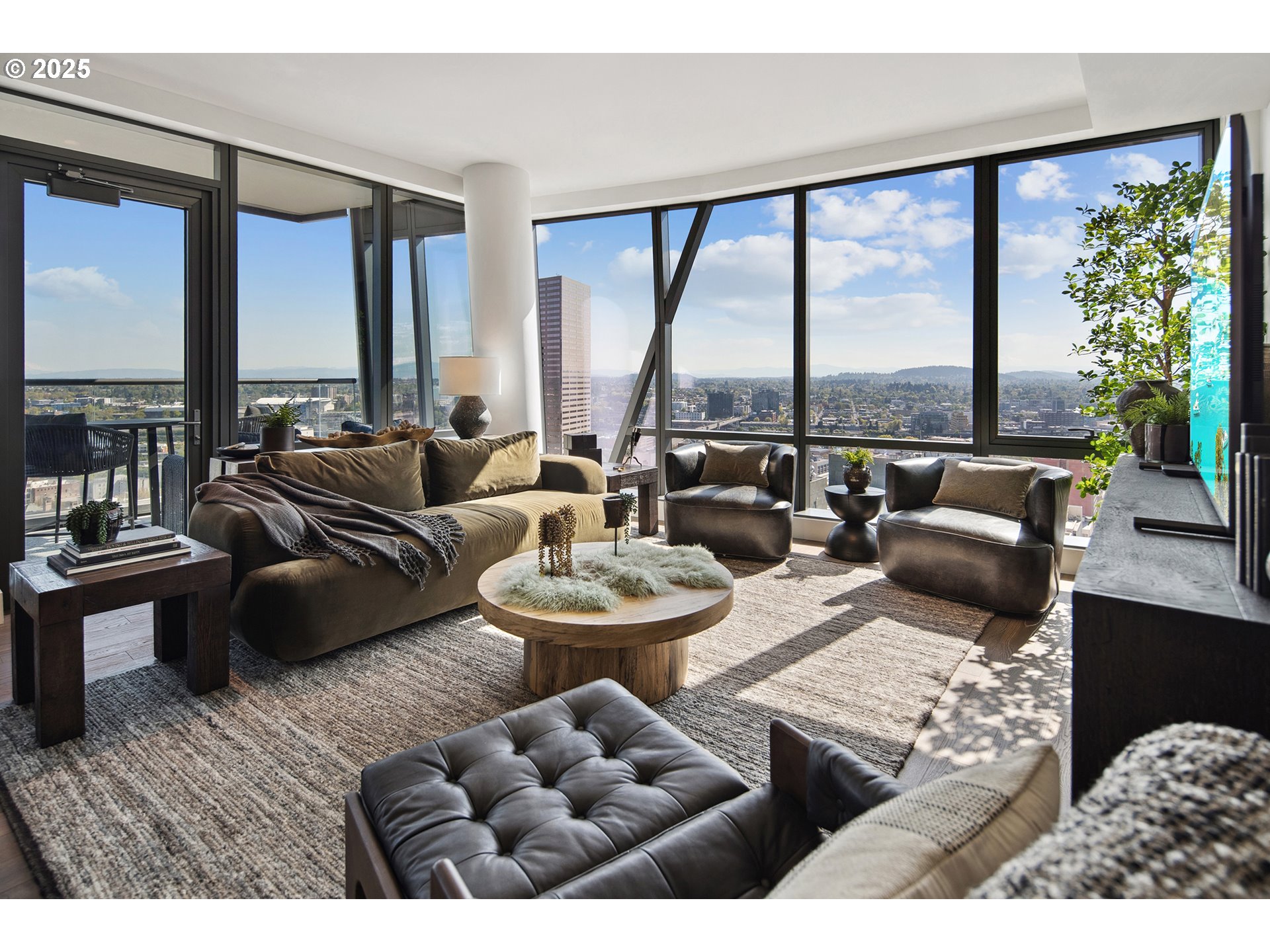 550 Southwest 10th Avenue, Unit 2306 Portland, OR 97205 - Photo 3 of 41