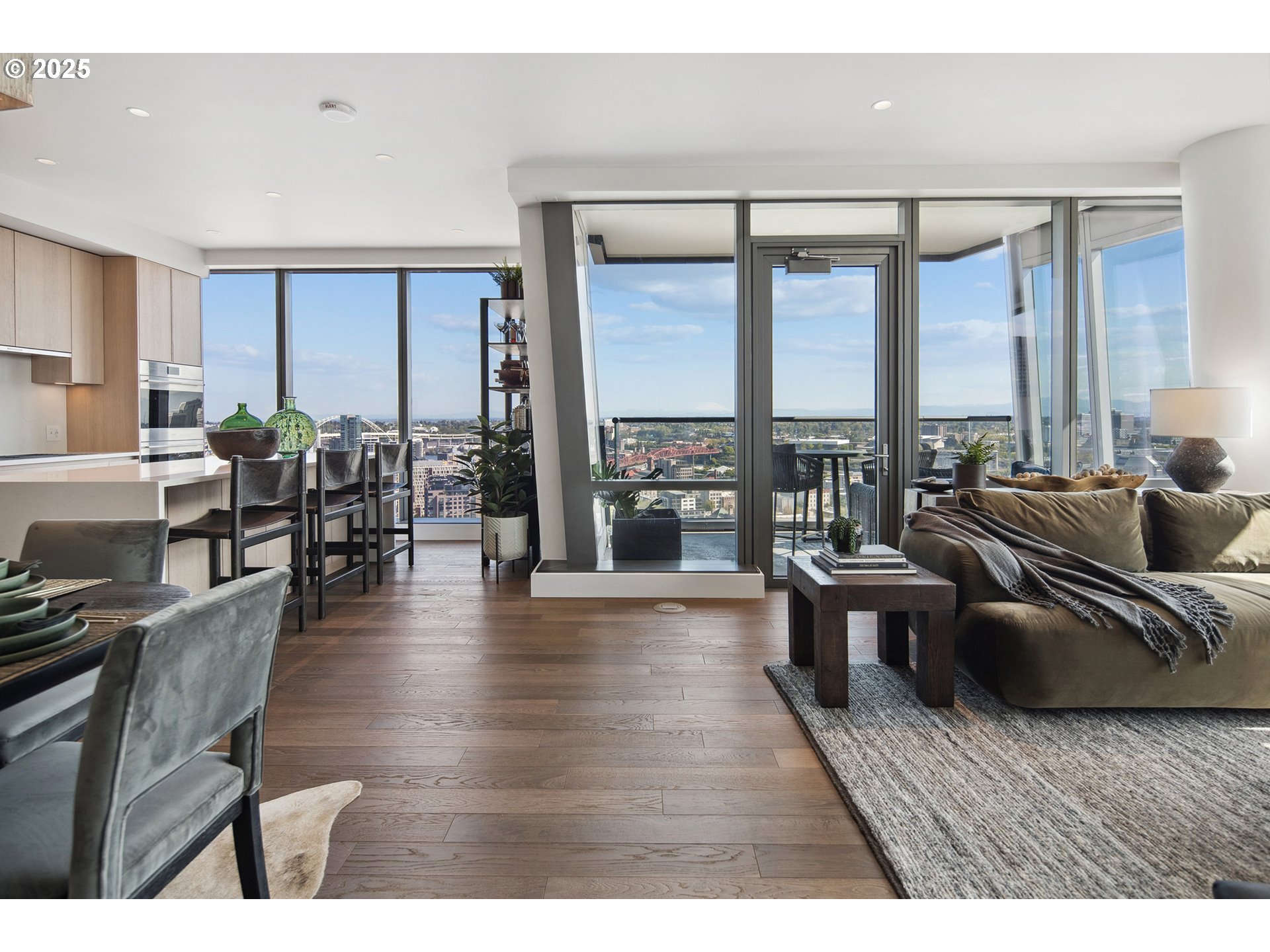 550 Southwest 10th Avenue, Unit 2306 Portland, OR 97205 - Photo 4 of 41