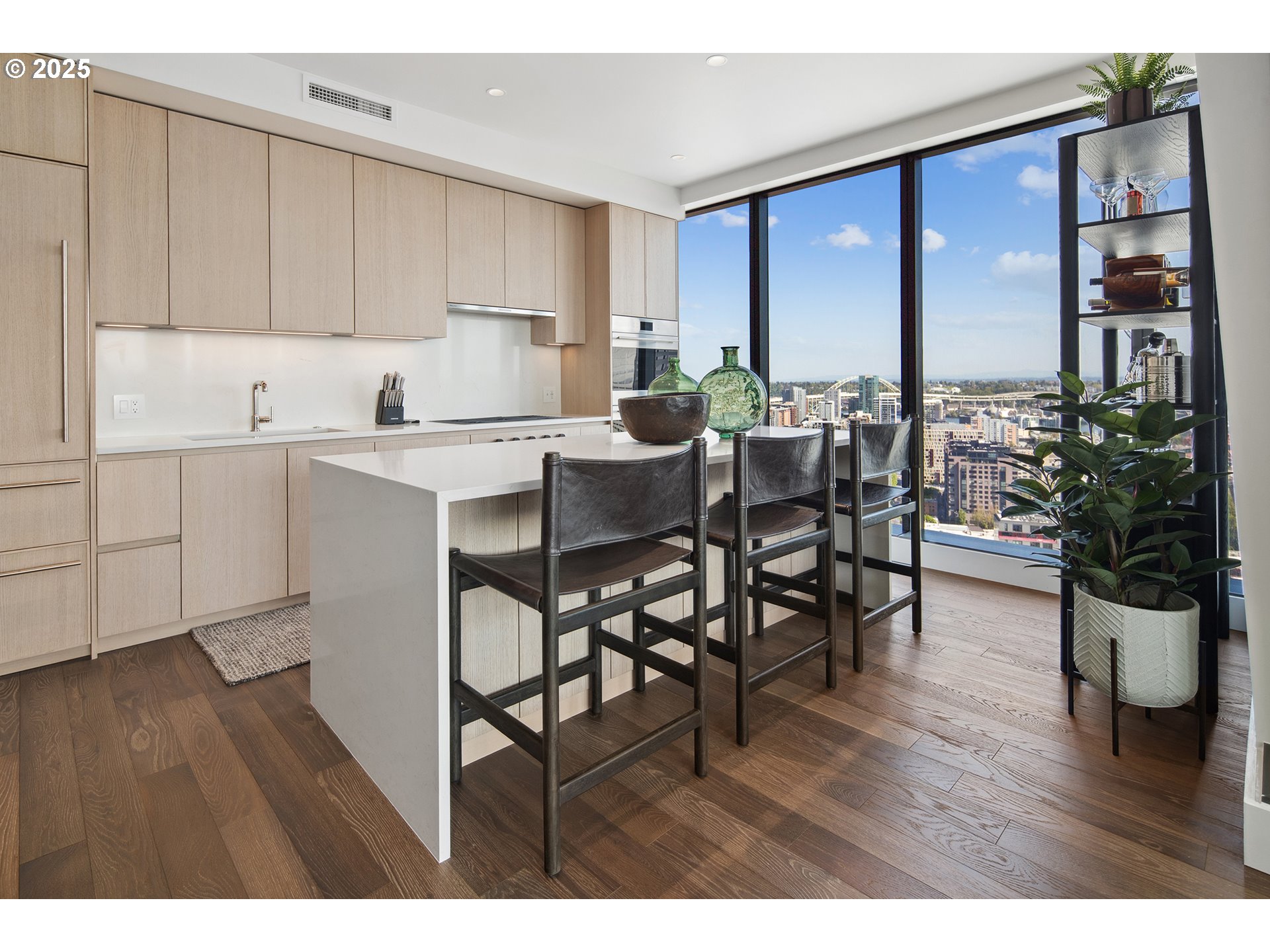 550 Southwest 10th Avenue, Unit 2306 Portland, OR 97205 - Photo 9 of 41