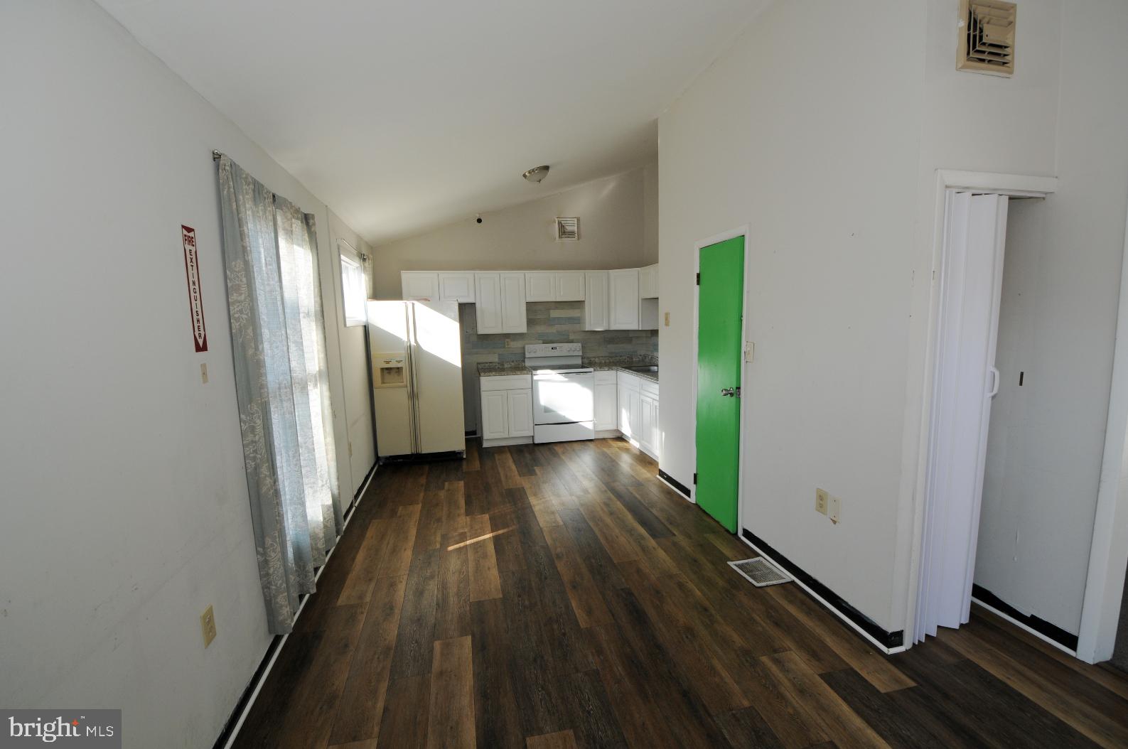 8093 Solley Road Pasadena, MD 21122 - Photo 3 of 14 Gallery Image 3