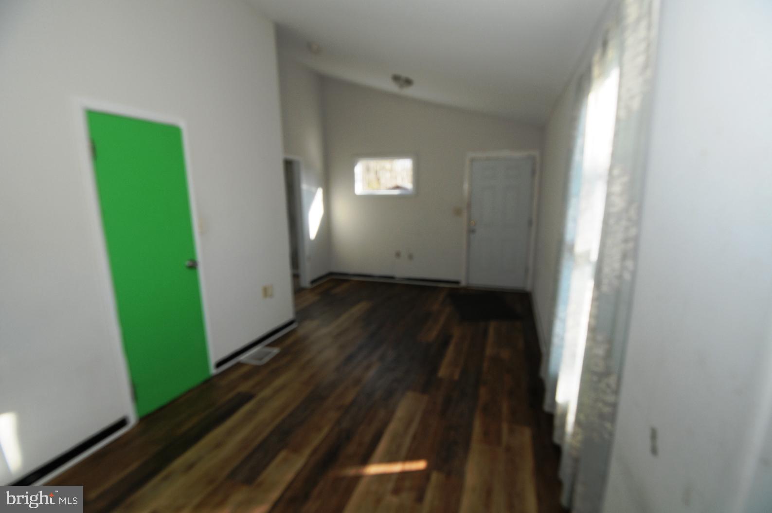 8093 Solley Road Pasadena, MD 21122 - Photo 4 of 14 Gallery Image 4