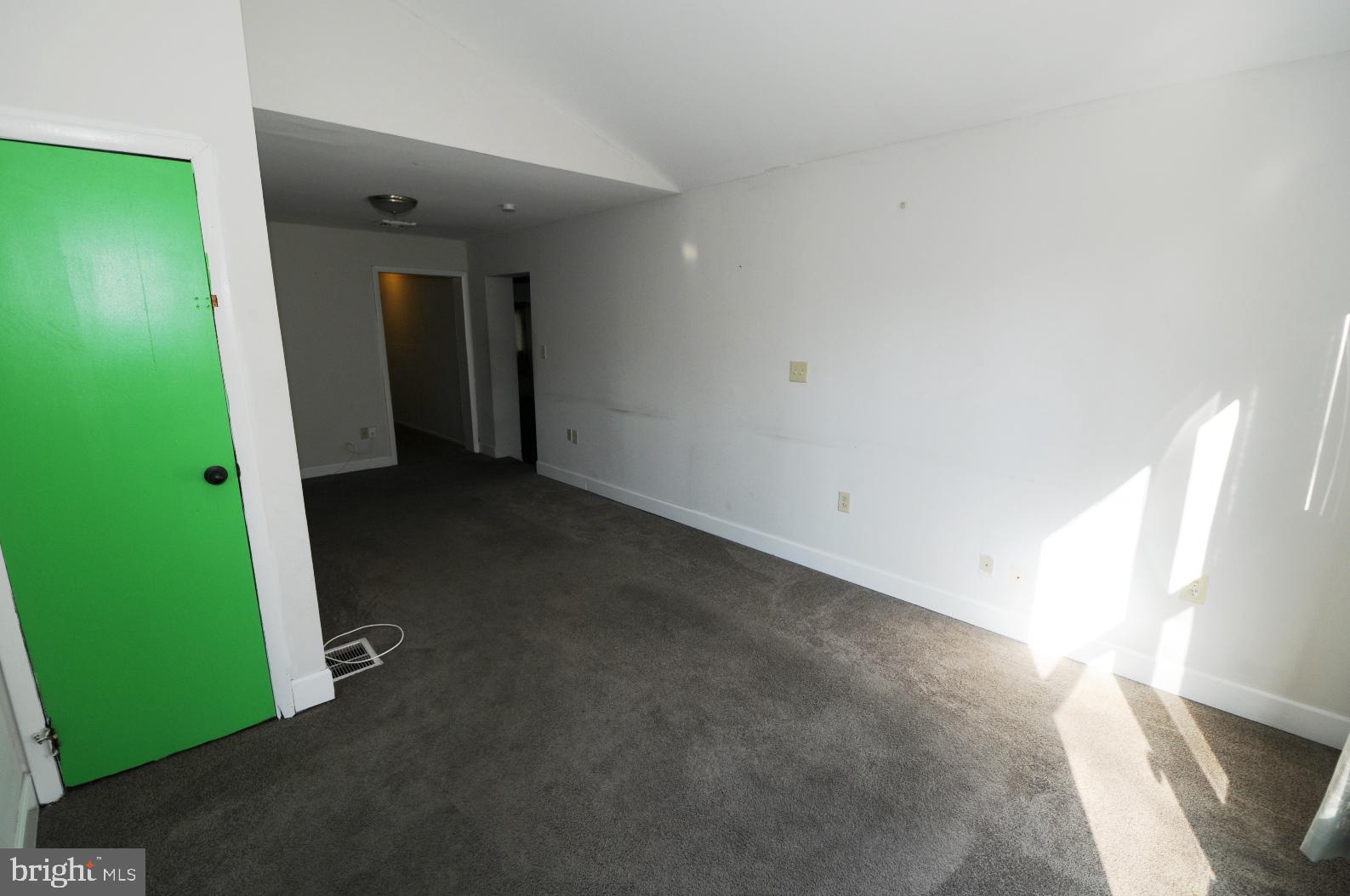 8093 Solley Road Pasadena, MD 21122 - Photo 5 of 14 Gallery Image 5