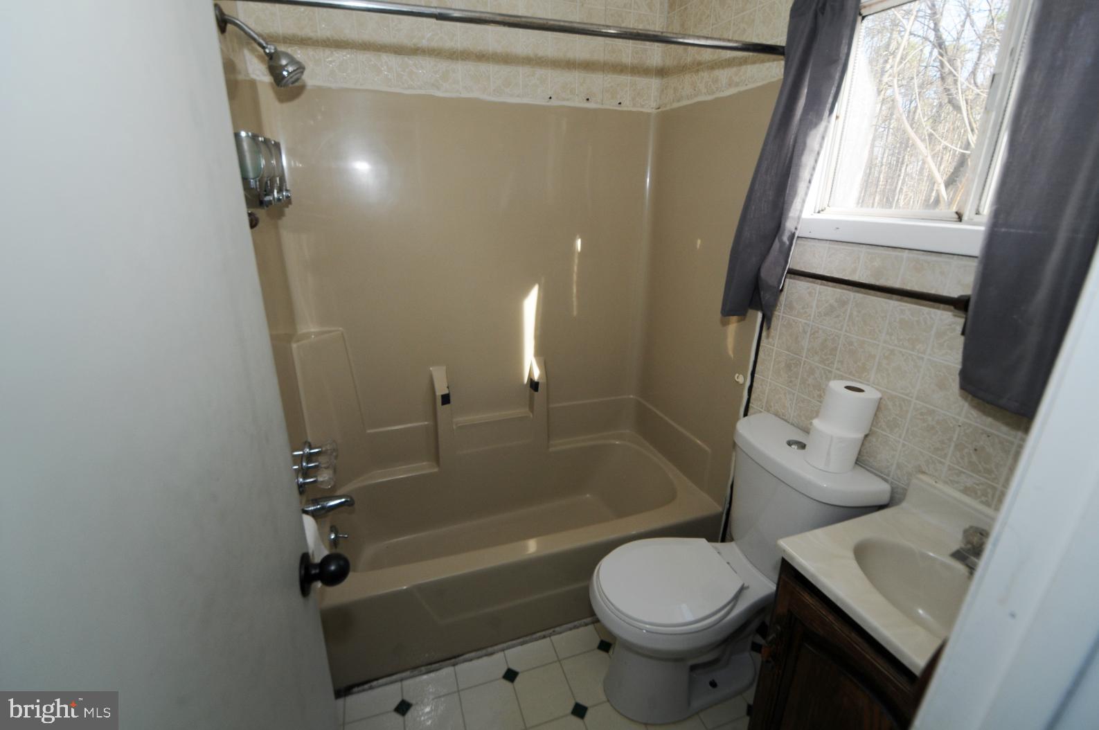 8093 Solley Road Pasadena, MD 21122 - Photo 8 of 14 Gallery Image 8