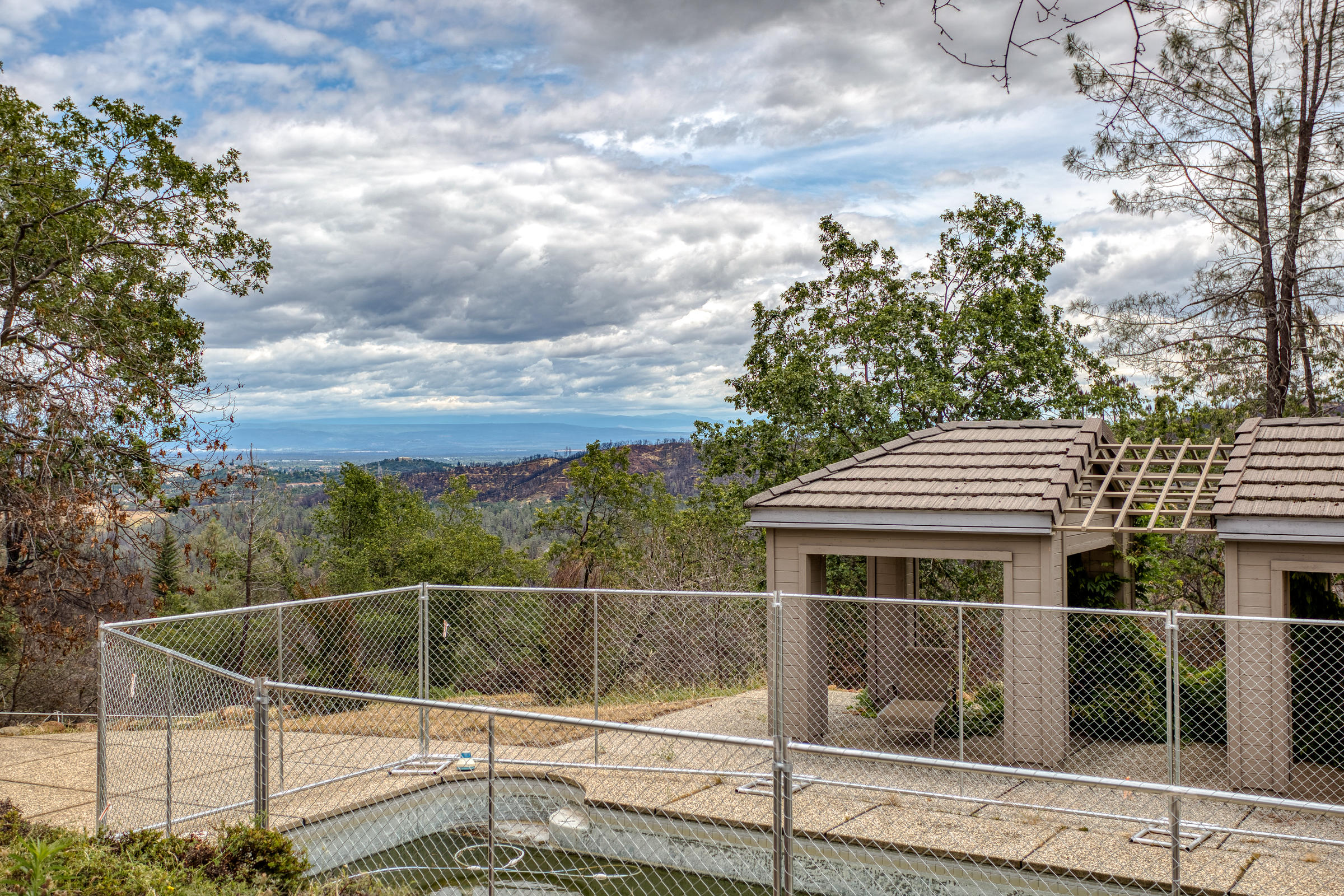 15839 Old Stage Coach Road Redding, CA 96001 - Photo 1 of 16 Mt. Lassen & city lights views!
