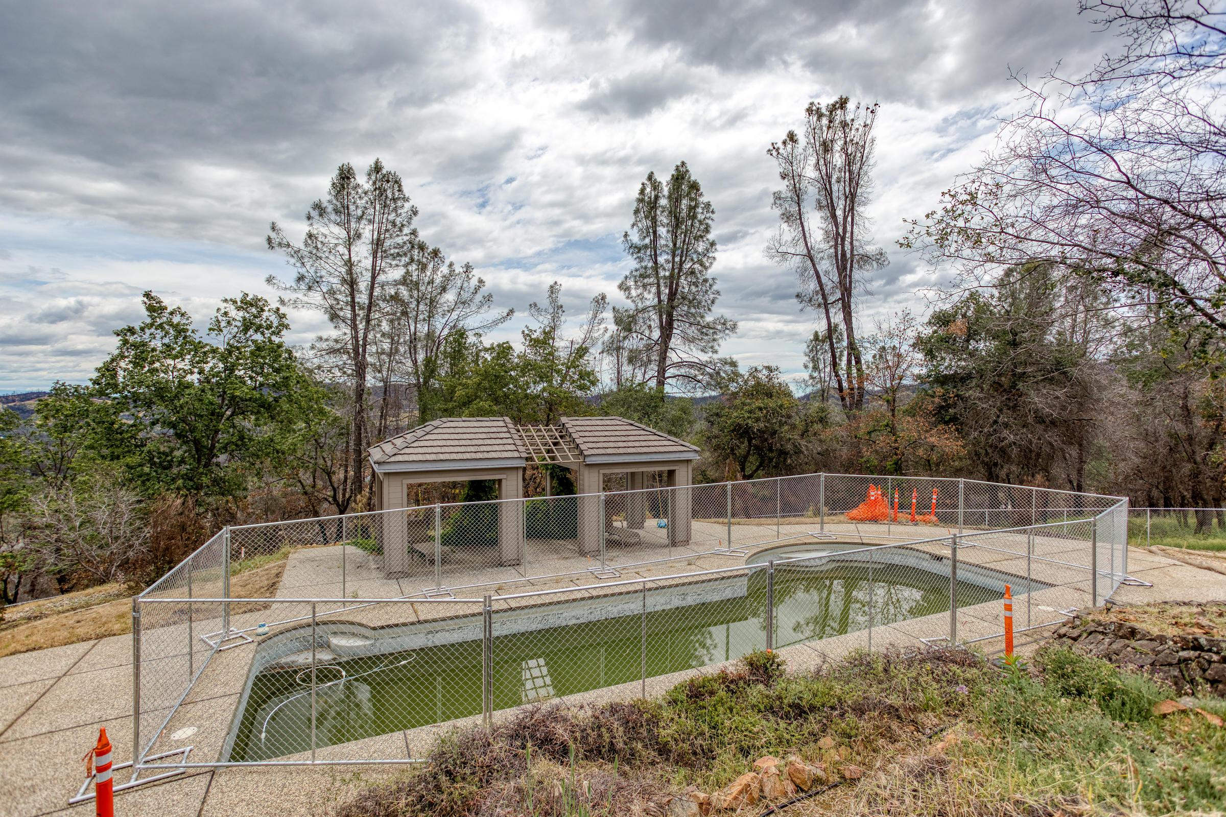 15839 Old Stage Coach Road Redding, CA 96001 - Photo 3 of 16 Nice pool, great pebble tec decking