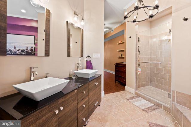 a en suite bathroom with a sink and a mirror
