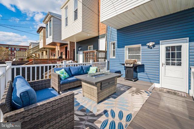 a view of yard and patio