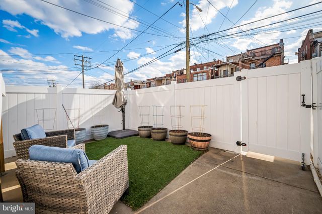 a view of a house with backyard and porch