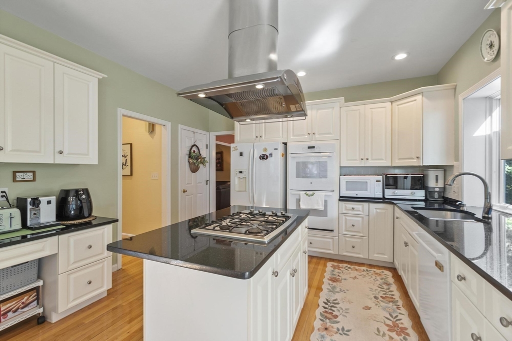 218 Stearns Road Marlborough, MA 01752 - Photo 6 of 30