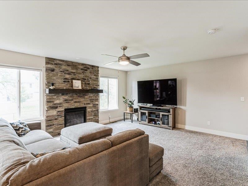 2207 Shady Grove Road Southwest Cedar Rapids, IA 52404 - Photo 4 of 32 Gallery Image 4