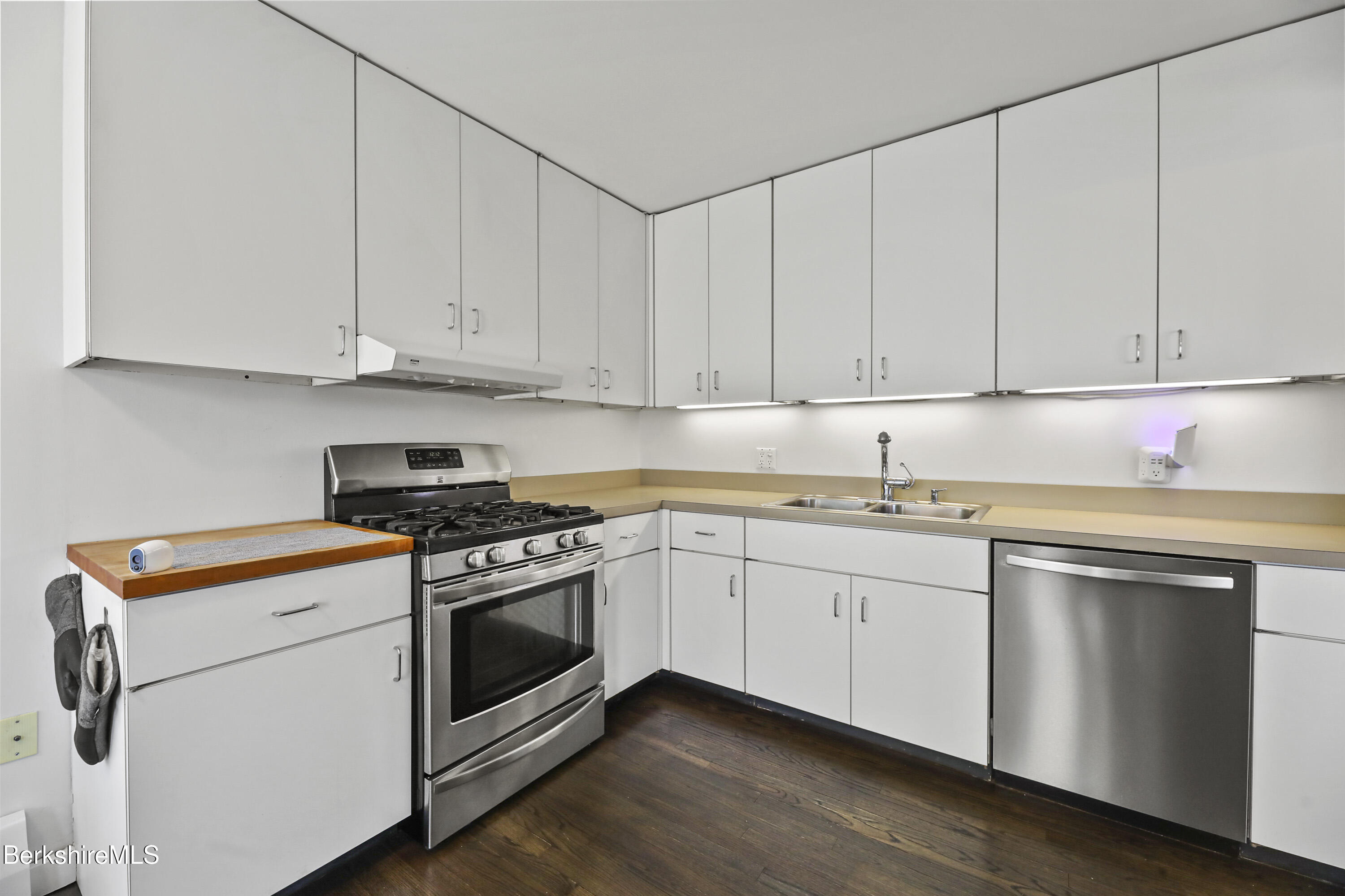 18 Glendale Road West Stockbridge, MA 01236 - Photo 13 of 49 90 Kitchen