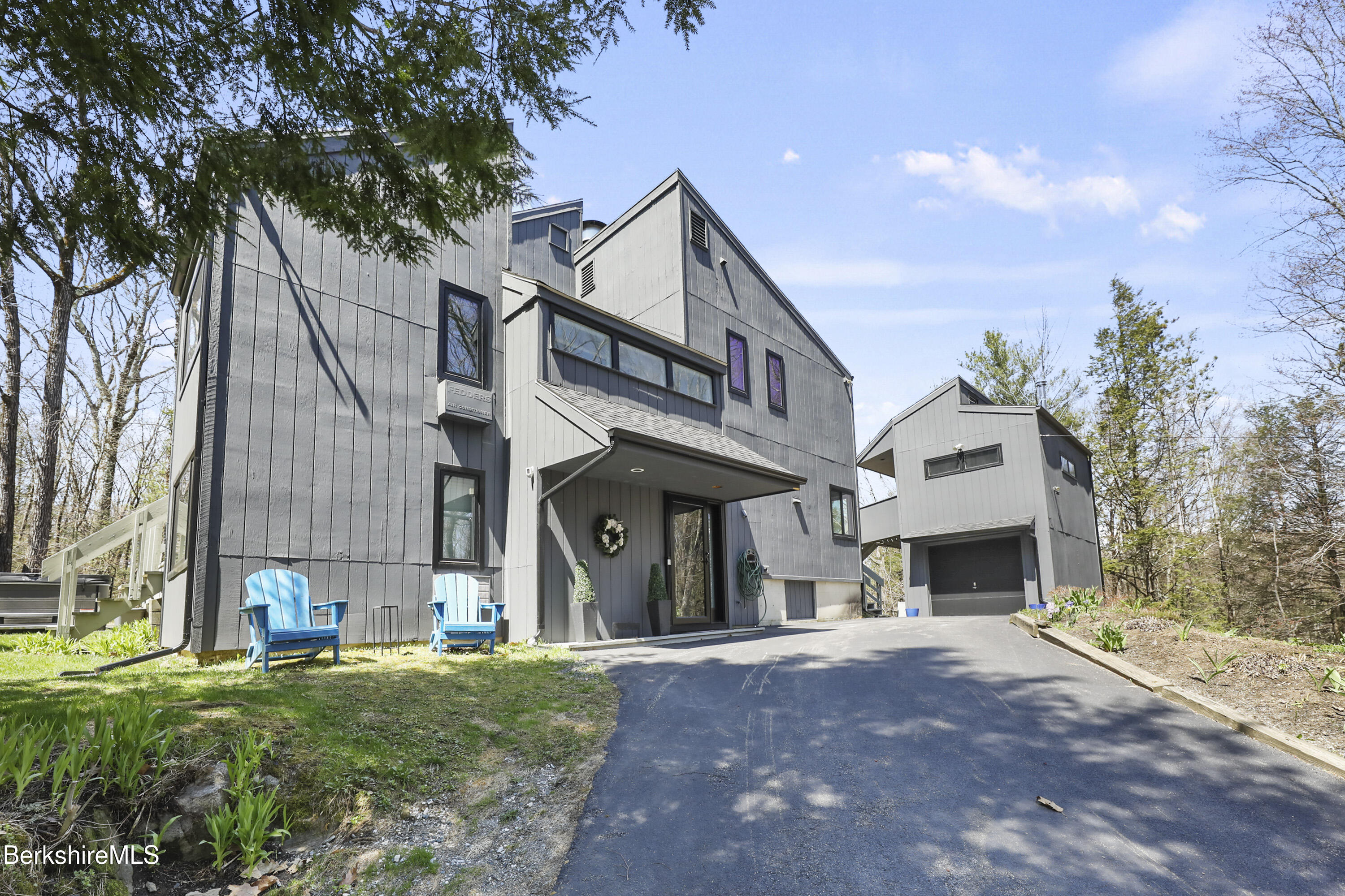 18 Glendale Road West Stockbridge, MA 01236 - Photo 2 of 49 25 Exterior Front