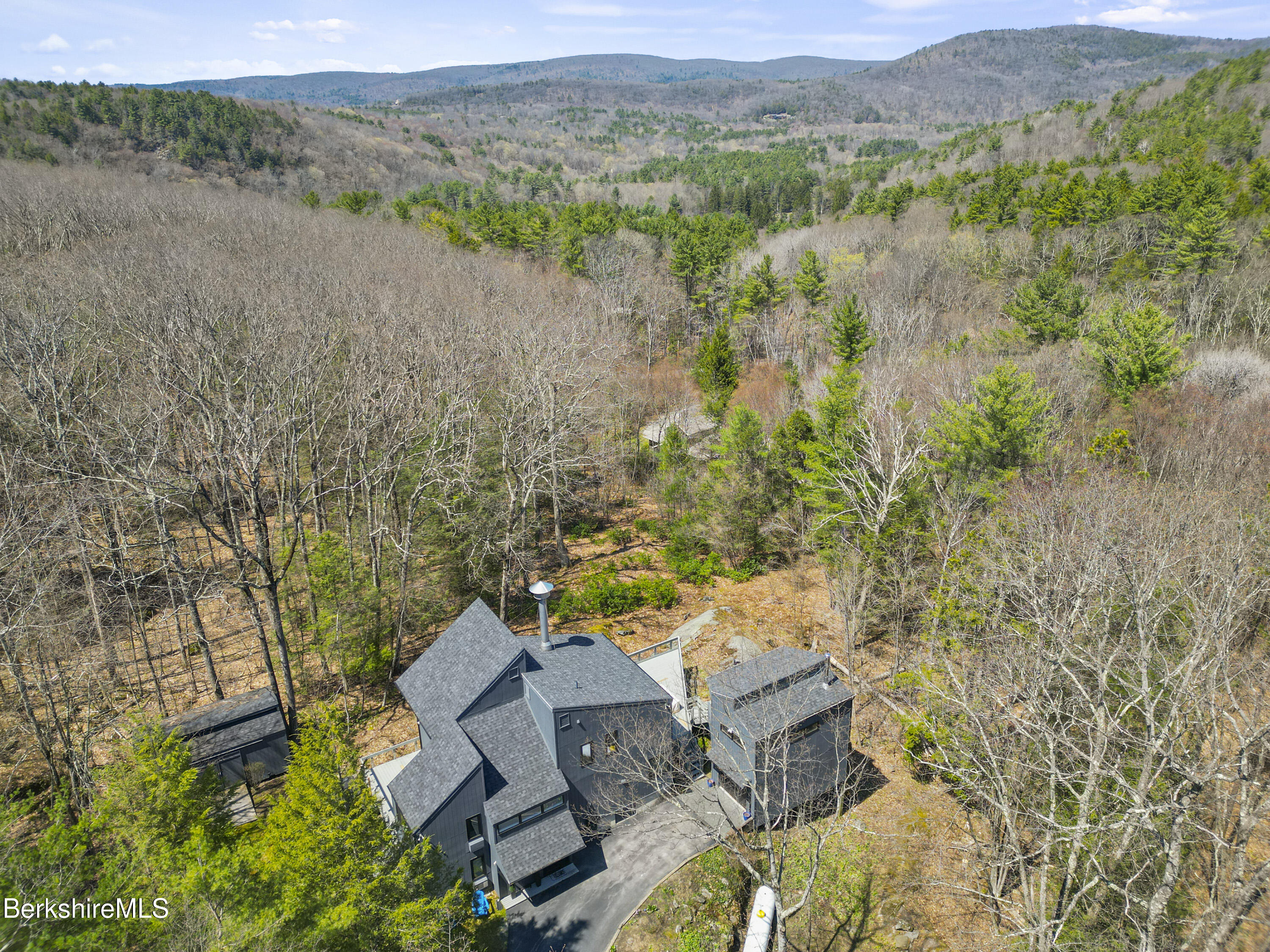 18 Glendale Road West Stockbridge, MA 01236 - Photo 45 of 49 910 Aerial View