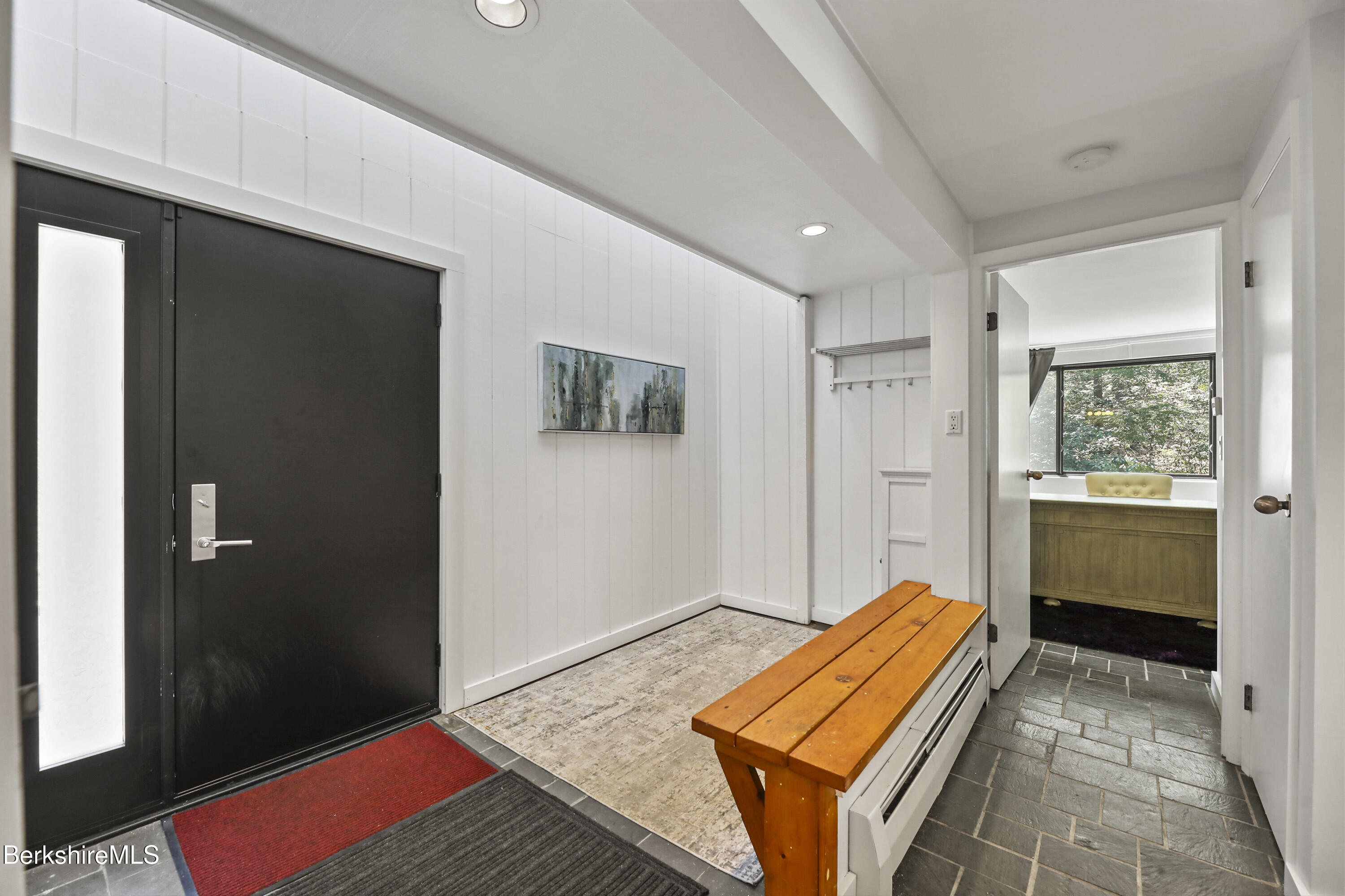 18 Glendale Road West Stockbridge, MA 01236 - Photo 6 of 49 40 Foyer