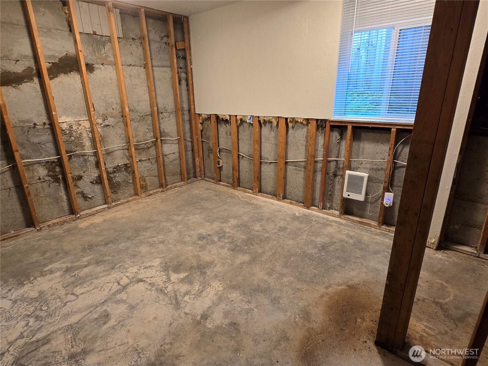 8405 24th Avenue Southwest Seattle, WA 98106 - Photo 7 of 14 a view of entryway