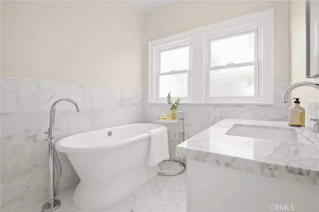 $1,290,000 | 324 South Kingsley Drive, Los Angeles, CA 90020