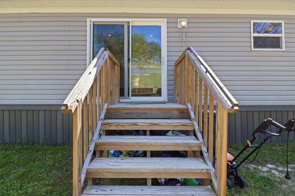 7290 Northeast 110th Avenue Bronson, FL 32621 - Photo 30 of 46 a view of entryway