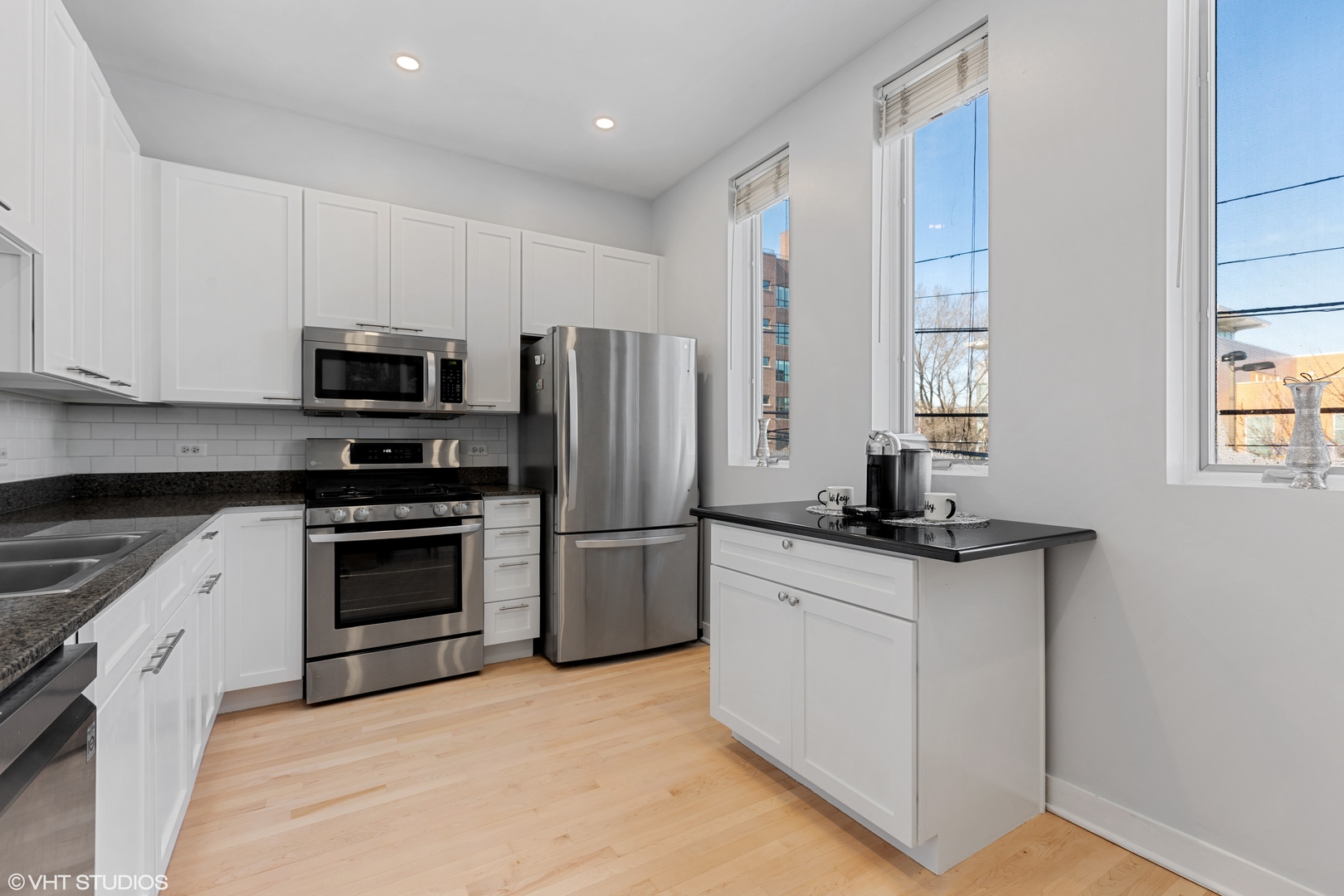 1240 West Cottage Place Chicago, IL 60607 - Photo 11 of 28