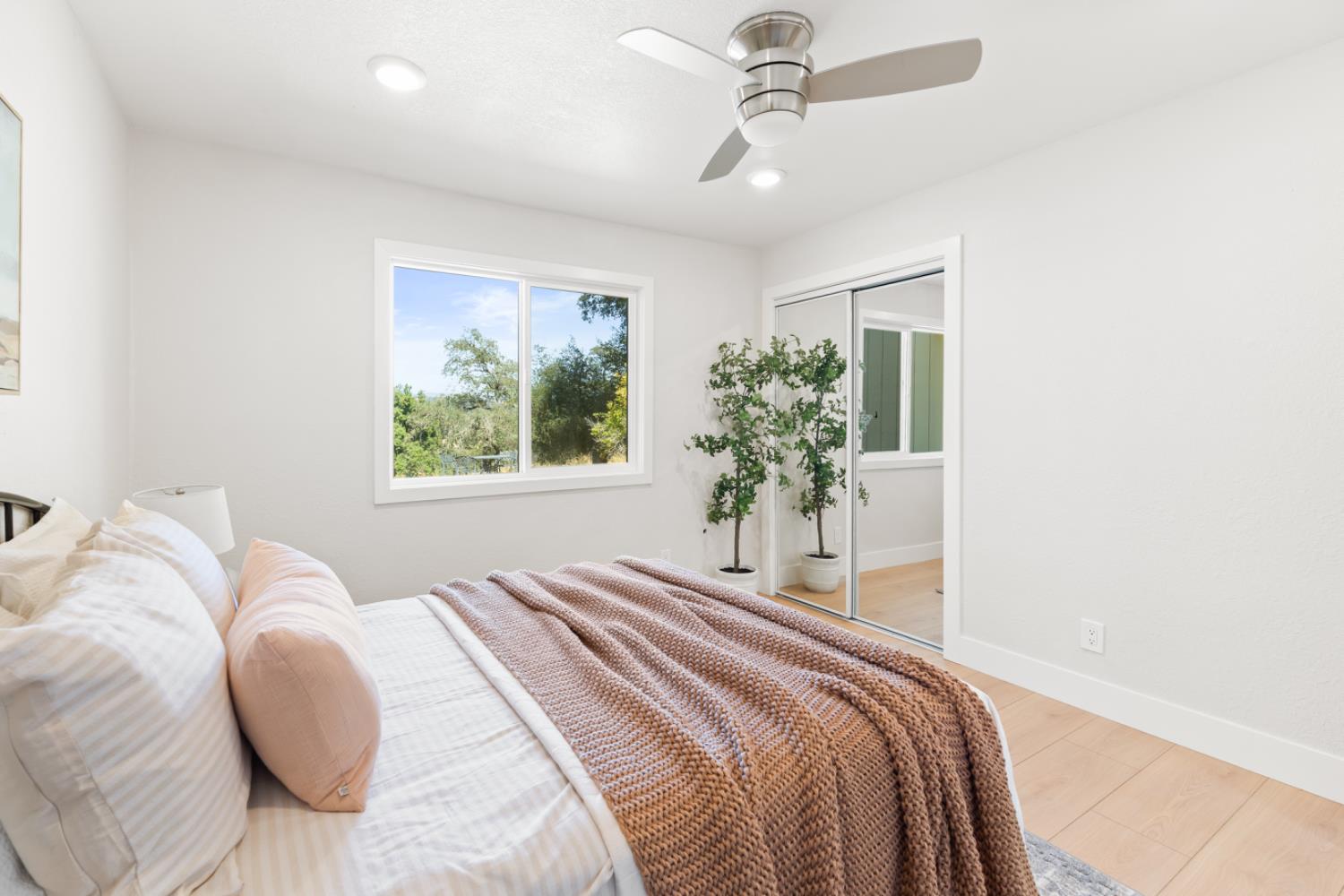 2495 Meadow Creek Road Lincoln, CA 95648 - Photo 29 of 94 a bedroom with a large bed and a window