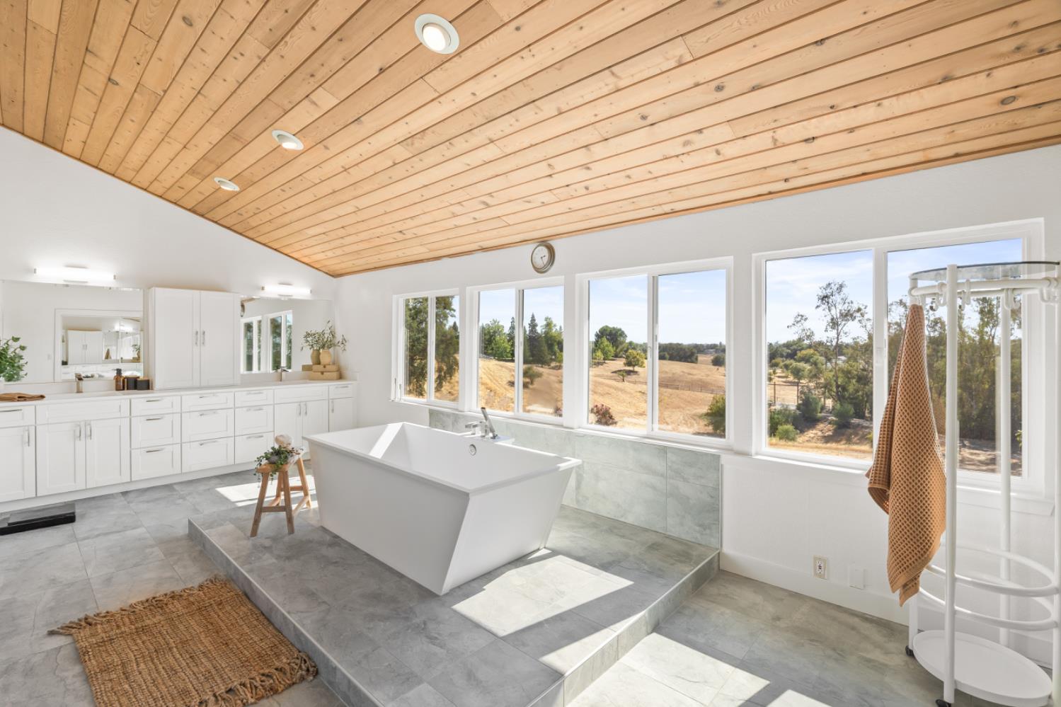 2495 Meadow Creek Road Lincoln, CA 95648 - Photo 54 of 94 a living room with furniture and large windows