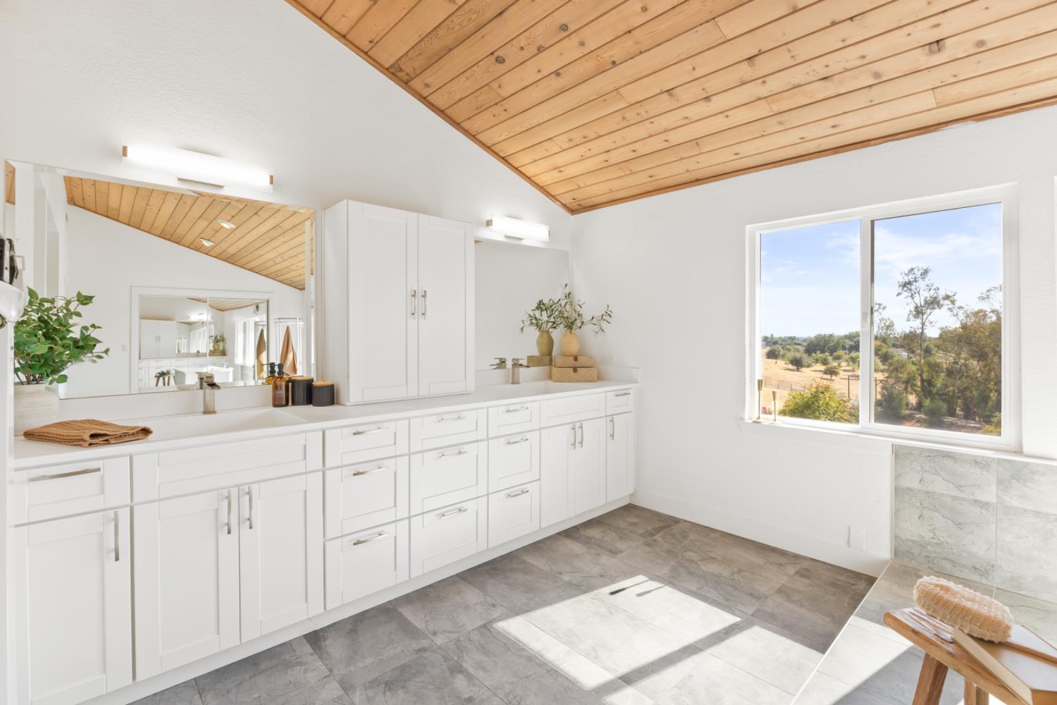 2495 Meadow Creek Road Lincoln, CA 95648 - Photo 56 of 94 a spacious bathroom with a sink and a mirror