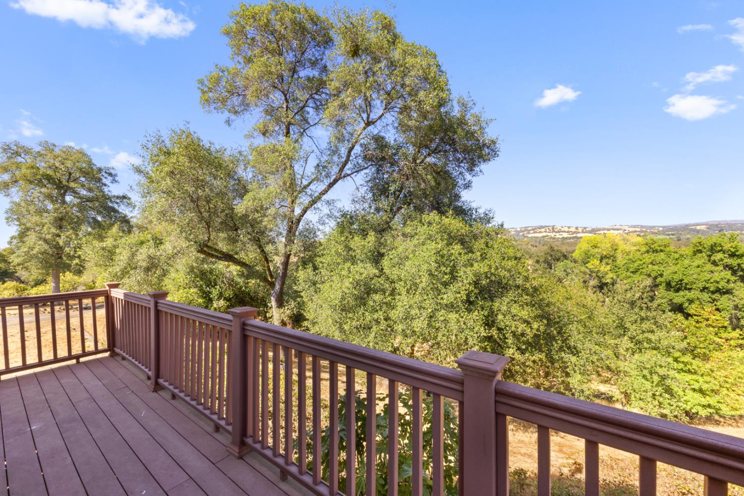 2495 Meadow Creek Road Lincoln, CA 95648 - Photo 60 of 94 a balcony with wooden floor and fence