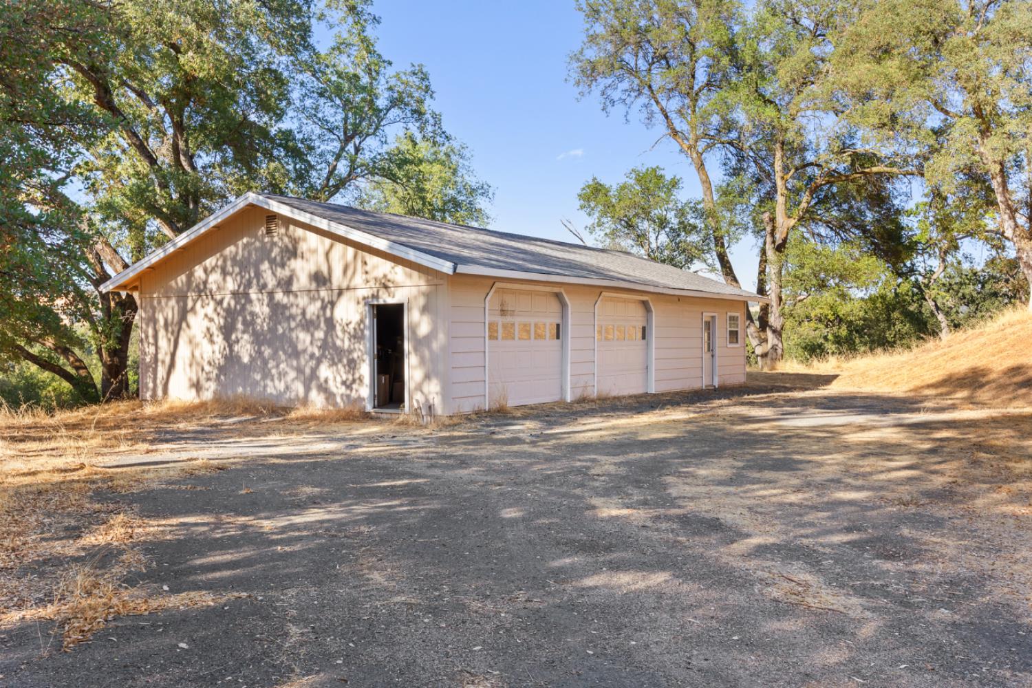 2495 Meadow Creek Road Lincoln, CA 95648 - Photo 76 of 94 a front view of a house with a yard and garage