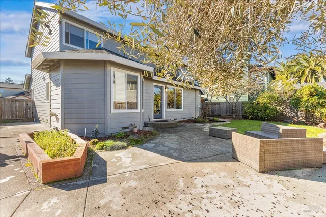 $940,000 | 1705 Walnut Creek Drive, Santa Rosa, CA 95403