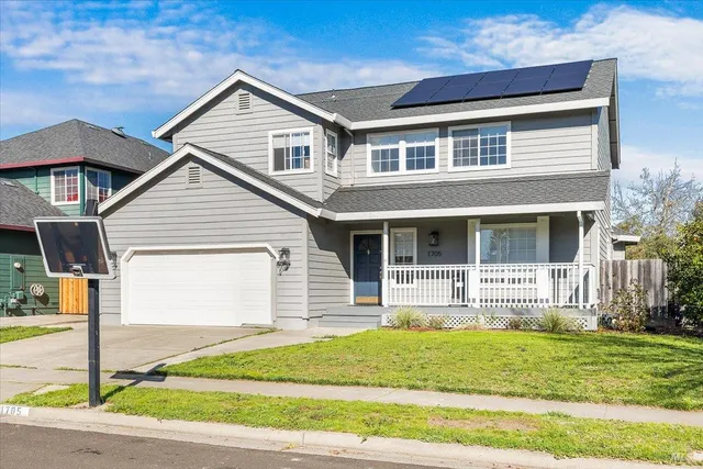 $940,000 | 1705 Walnut Creek Drive, Santa Rosa, CA 95403