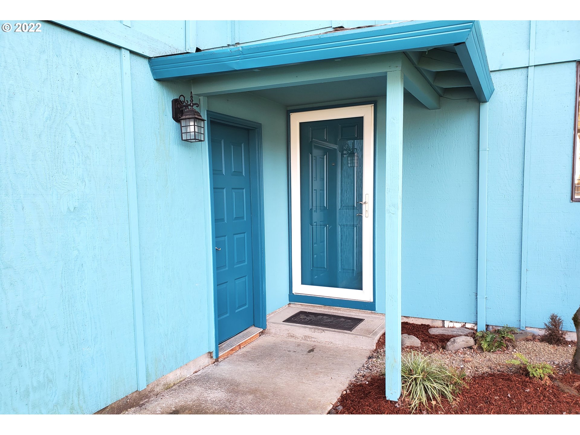 216 Southeast 34th Circle Troutdale, OR 97060 - Photo 2 of 24