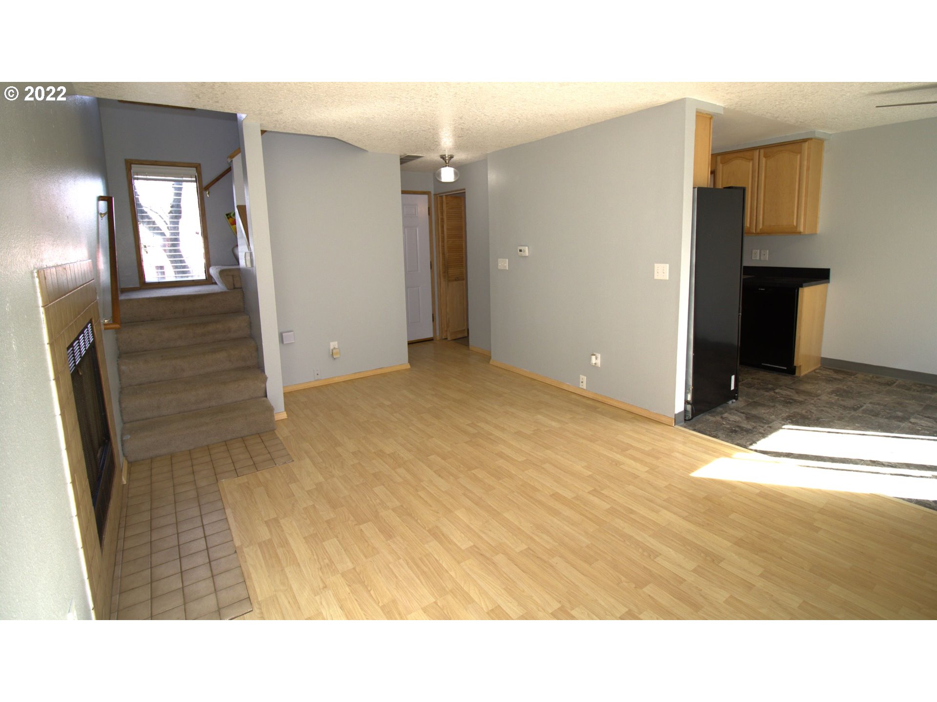 216 Southeast 34th Circle Troutdale, OR 97060 - Photo 4 of 24