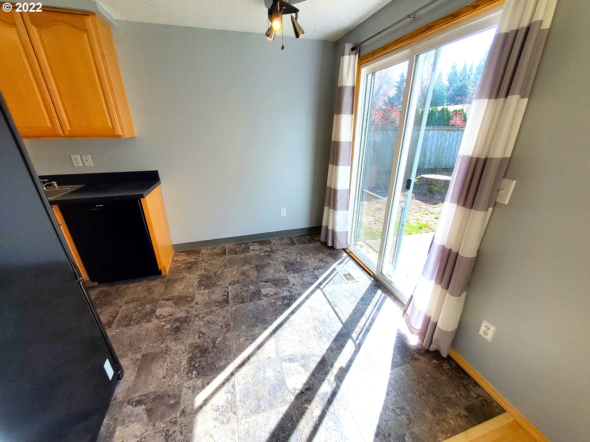 216 Southeast 34th Circle Troutdale, OR 97060 - Photo 7 of 24