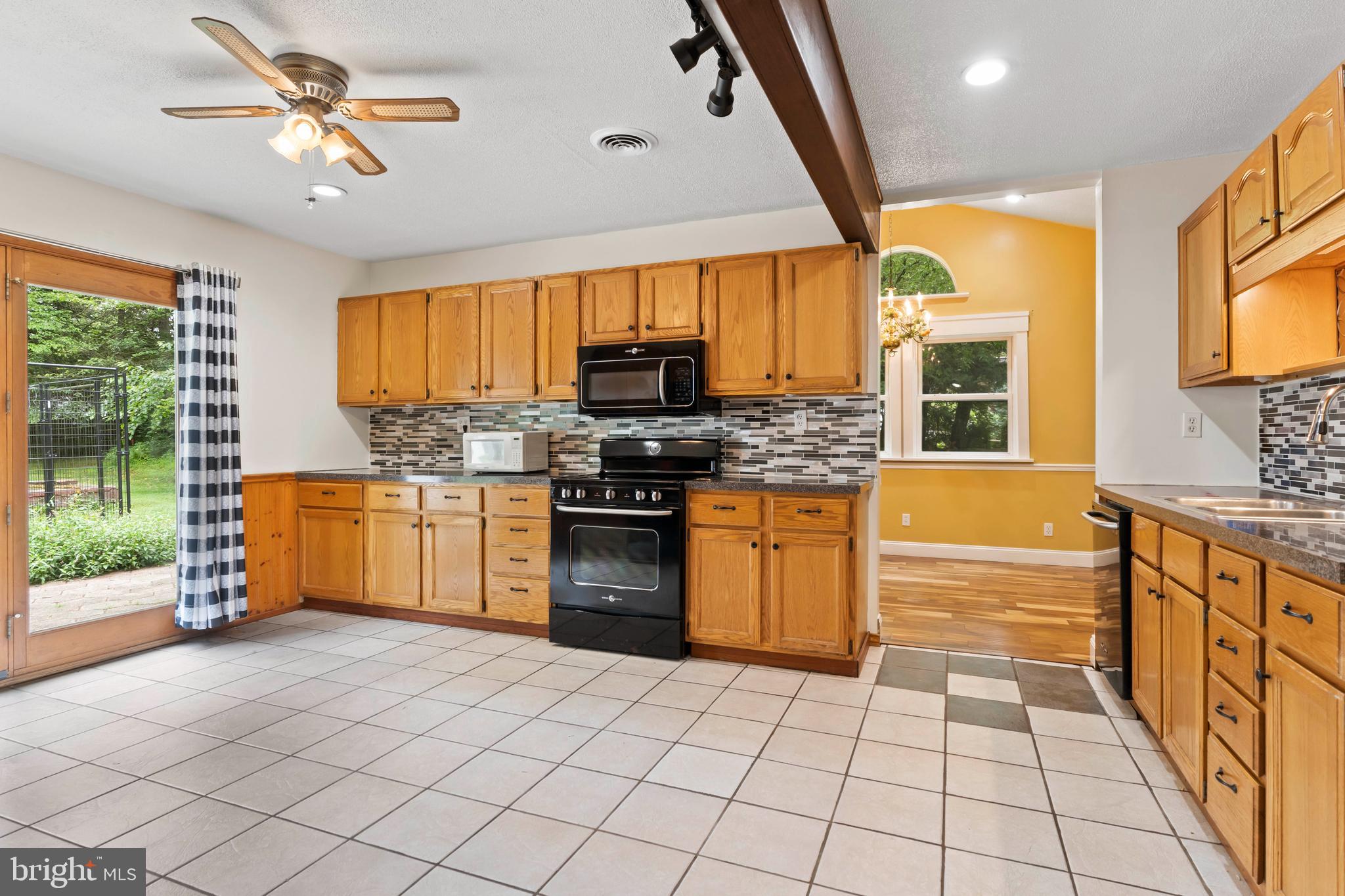 1713 Laurel Road Harrisburg, PA 17112 - Photo 14 of 27 Gallery Image 14