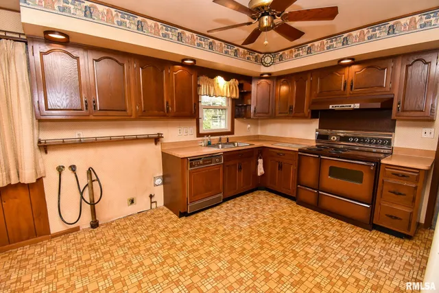 $158,000 | 203 1/2 Mary Street, Washington, IL 61571