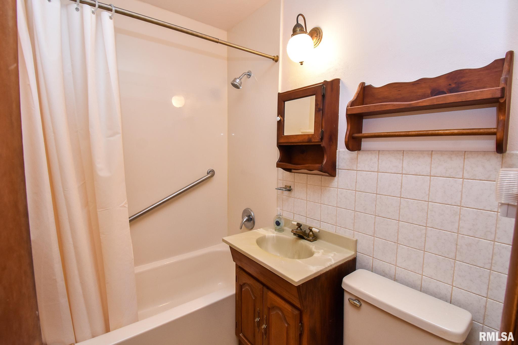 203 1/2 Mary Street Washington, IL 61571 - Photo 28 of 34