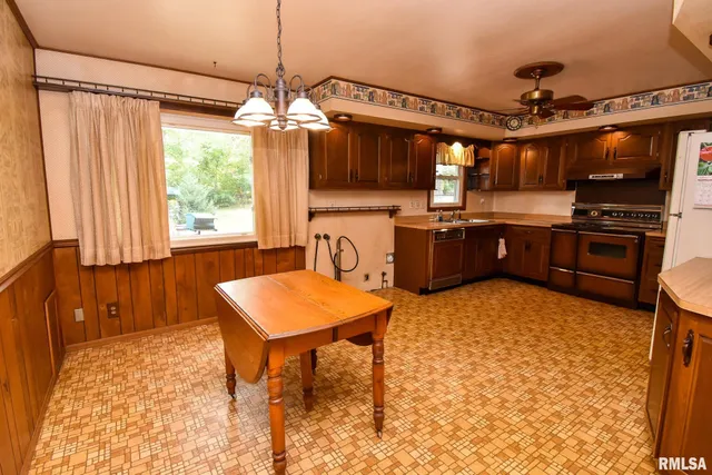 $158,000 | 203 1/2 Mary Street, Washington, IL 61571