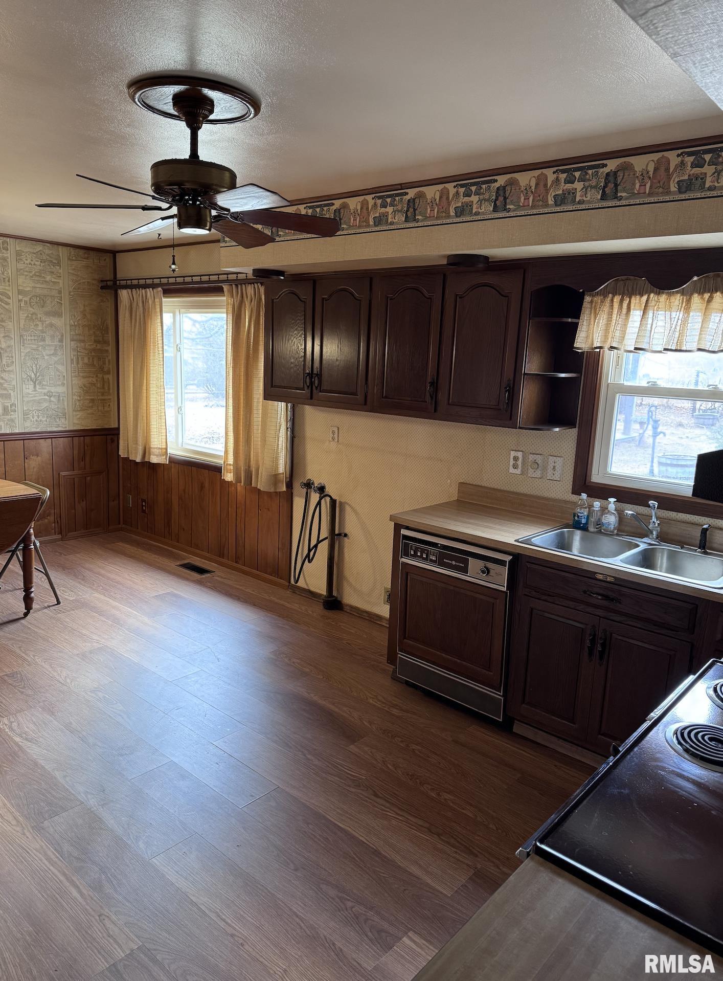 203 1/2 Mary Street Washington, IL 61571 - Photo 9 of 34