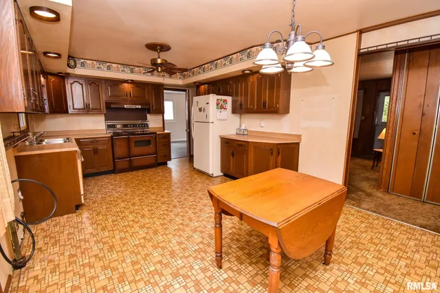 $158,000 | 203 1/2 Mary Street, Washington, IL 61571